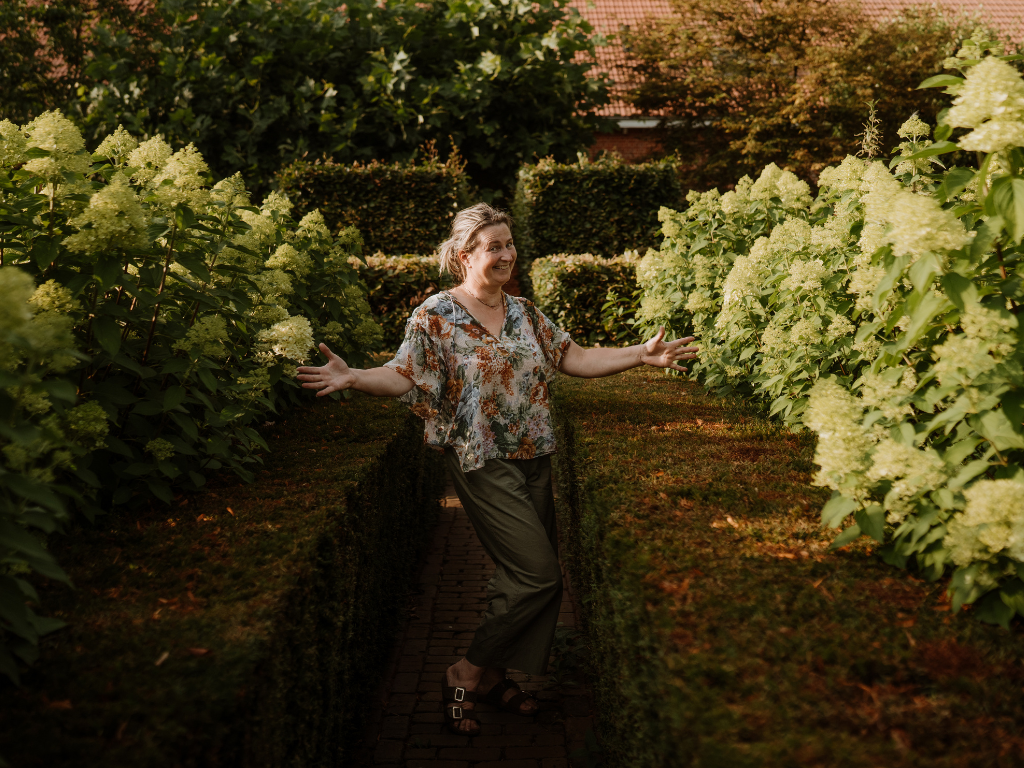 Lisette van der sande – koe en kroonluchter